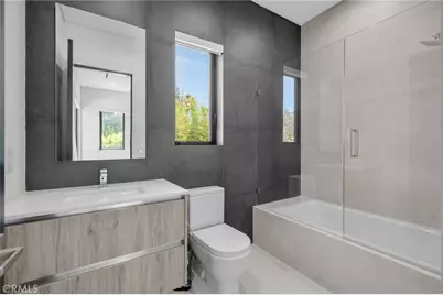 15231 Greenleaf Street, Sherman Oaks, CA 91403 - Photo 41