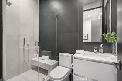 15231 Greenleaf Street, Sherman Oaks, CA 91403 - Photo 9