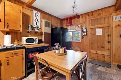 742 Wabash, Sugarloaf, CA 92386 - Photo 9