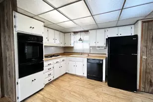 3850 Atlantic Ave, Highland, CA 92346 - Photo 9