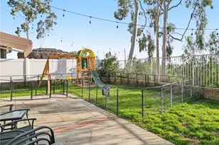 17586 Mountain Ct, Riverside, CA 92503 - Photo 25