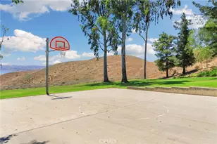 17586 Mountain Ct, Riverside, CA 92503 - Photo 35