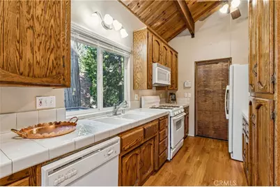 296 Massive Road, Lake Arrowhead, CA 92352 - Photo 11