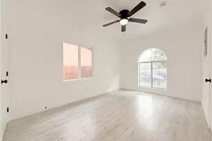 5325 Latham St, Los Angeles, CA 90011 - Photo 11