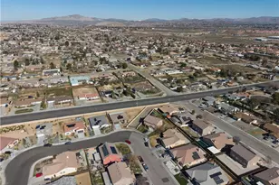 16664 Hawks Hill, Victorville, CA 92395 - Photo 31