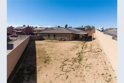 16664 Hawks Hill, Victorville, CA 92395 - Photo 29