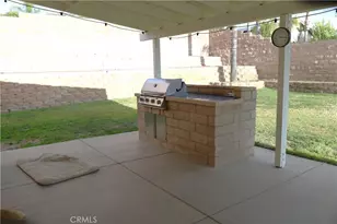 7833 Calle Carrisa St, Highland, CA 92346 - Photo 25