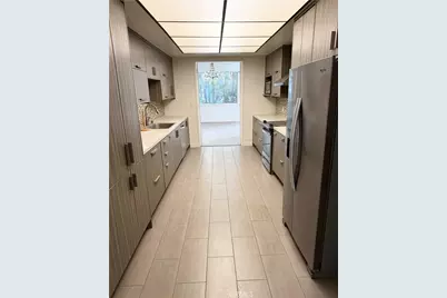 241 S Reeves Drive #302, Beverly Hills, CA 90212 - Photo 3