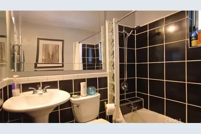 10520 E Zamora Avenue, Los Angeles, CA 90002 - Photo 11