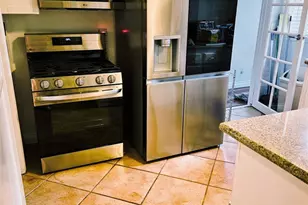 10520 E Zamora Ave, Los Angeles, CA 90002 - Photo 9