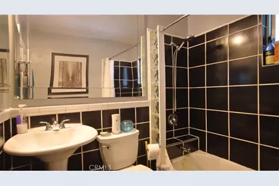 10520 E Zamora Avenue, Los Angeles, CA 90002 - Photo 11