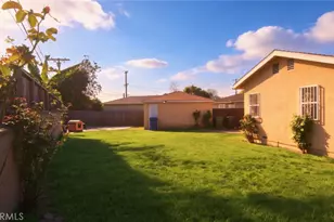 10520 E Zamora Ave, Los Angeles, CA 90002 - Photo 17