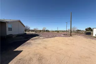 36633 Hidden River, Hinkley, CA 92347 - Photo 17