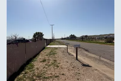 36633 Hidden River, Hinkley, CA 92347 - Photo 15