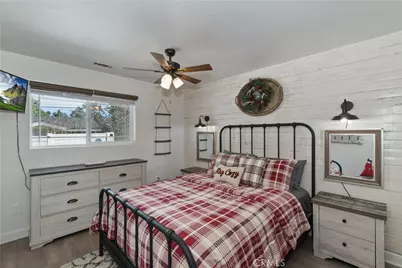 44634 Barton, Sugarloaf, CA 92386 - Photo 17