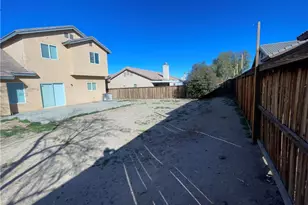 13533 Princeton Dr, Victorville, CA 92392 - Photo 17