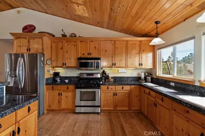 42545 Pegasus, Big Bear Lake, CA 92315 - Photo 17