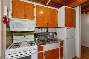 1370 Primrose Ct, Big Bear Lake, CA 92315 - Photo 11