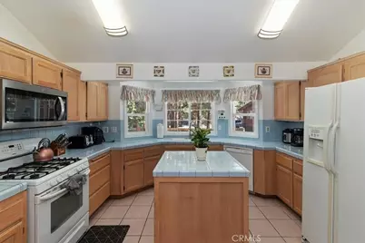 737 E Mountain View, Big Bear City, CA 92314 - Photo 13