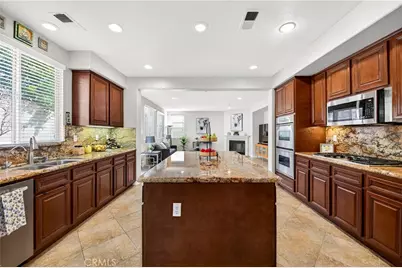 15670 Dobbs Peak Ln, Fontana, CA 92336 - Photo 17