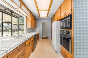 947 Nottingham Dr, Redlands, CA 92373 - Photo 9