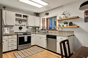 583 W Victoria Ct, Lake Arrowhead, CA 92352 - Photo 7