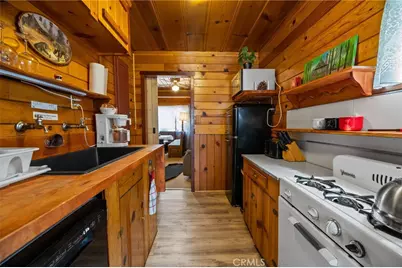 324 Angeles Boulevard, Big Bear City, CA 92314 - Photo 7