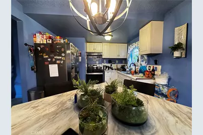 323 W 47th Place, Los Angeles, CA 90037 - Photo 33