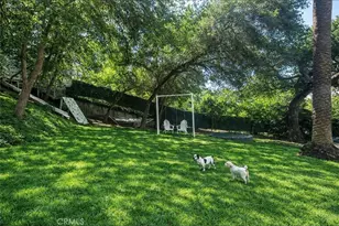 1030 San Rafael Ln, Pasadena, CA 91105 - Photo 55