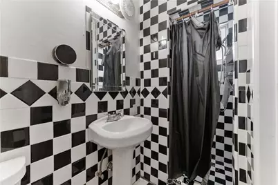 540 W 118th Street, Los Angeles, CA 90044 - Photo 37