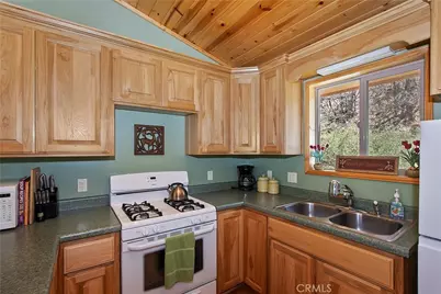 33653 Green Valley Lane, Green Valley Lake, CA 92341 - Photo 11