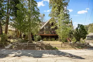 26489 Hillcrest Ln, Lake Arrowhead, CA 92352 - Photo 3