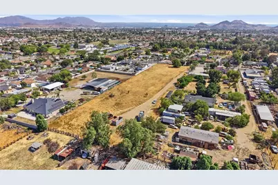 18438 Hawthorne, Bloomington, CA 92316 - Photo 13