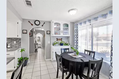 15880 Elcona Place, Victorville, CA 92395 - Photo 9