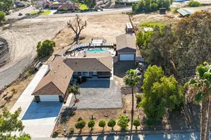 16465 Holcomb Way, Riverside, CA 92504 - Photo 3