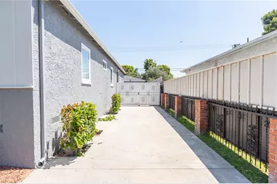 9700 S 5th Avenue, Inglewood, CA 90305 - Photo 11