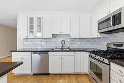 7802 Via Tortona, Burbank, CA 91504 - Photo 17