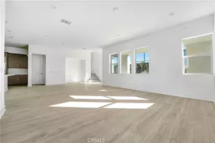 27422 Creekwood Ln, Valencia, CA 91381 - Photo 3