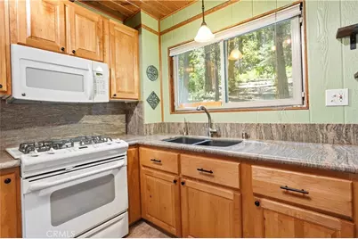 24091 Lakeview, Crestline, CA 92325 - Photo 9