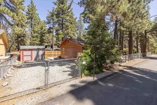 44844 Manzanita Ln, Sugarloaf, CA 92386 - Photo 25
