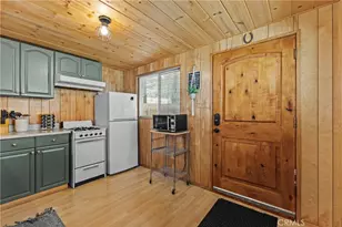 317 Moreno, Sugarloaf, CA 92386 - Photo 7