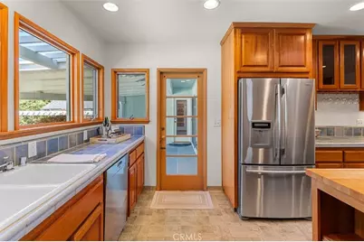 461 W Sunset Drive, Redlands, CA 92373 - Photo 17