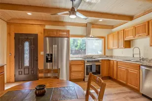 39961 Lakeview Dr, Big Bear Lake, CA 92315 - Photo 9