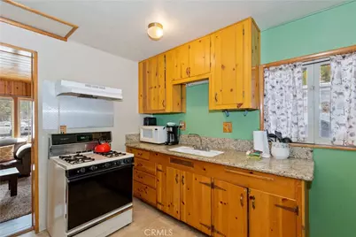 1118 Clubview Avenue, Big Bear Lake, CA 92315 - Photo 11