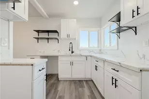 220 W 98th St, Los Angeles, CA 90003 - Photo 7
