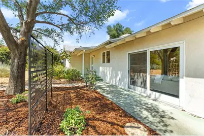 1040 W Crescent Avenue, Redlands, CA 92373 - Photo 5
