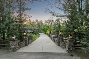 32310 Hummingbird Ct, Running Springs, CA 92382 - Photo 5