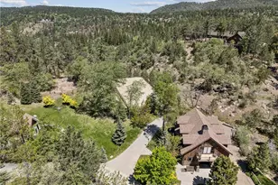 32310 Hummingbird Ct, Running Springs, CA 92382 - Photo 5