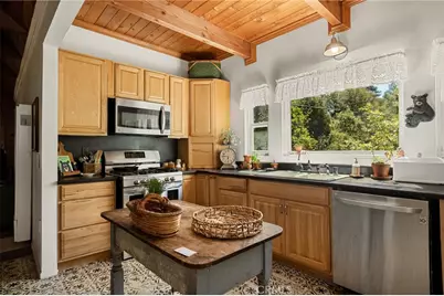 482 Zuger Court, Crestline, CA 92325 - Photo 5