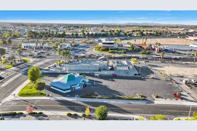 14096 Green Tree Boulevard, Victorville, CA 92395 - Photo 35